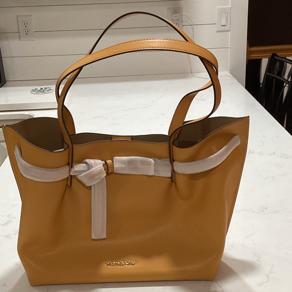 Michael Kors Emilia Large tote bag - Picture 1 of 4